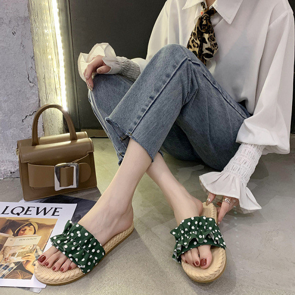 Naiste moodsad lameda tallaga sussid