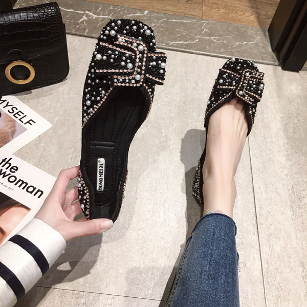 Sieviešu ikdienas apavi ar sprādzes elementu