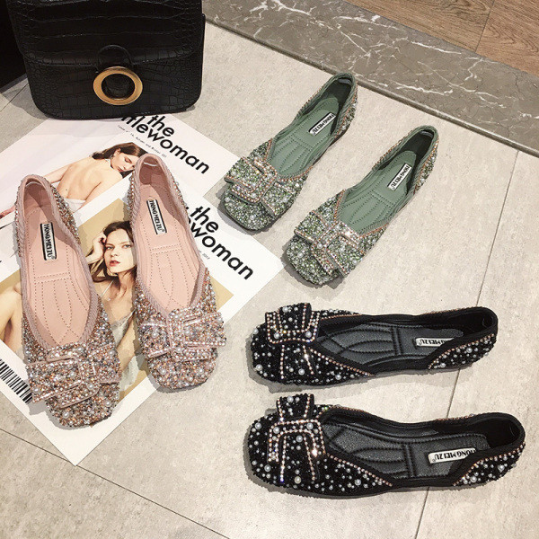 Sieviešu ikdienas apavi ar sprādzes elementu