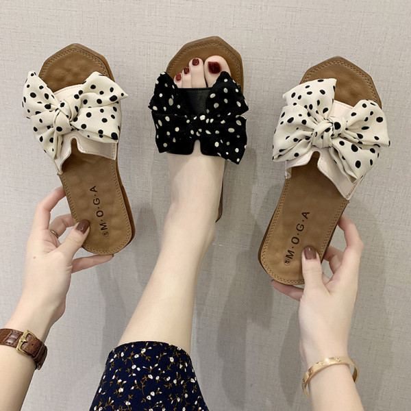 Naiste vabaaja sussid täpilise paelaga