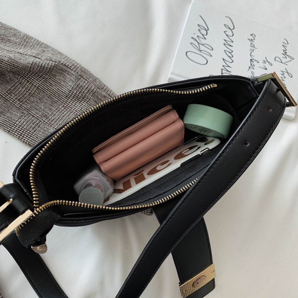 Geanta casual de dama model simplu cu catarama