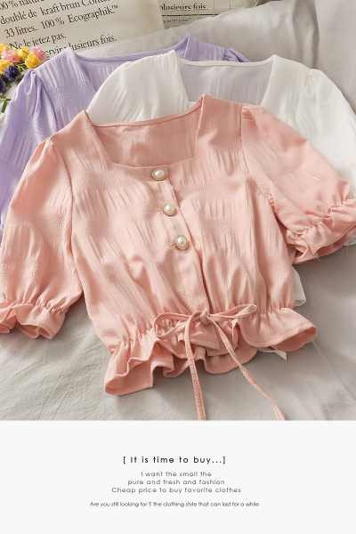 Cămașă de damă cu decolteu pătrat și nasturi perlați