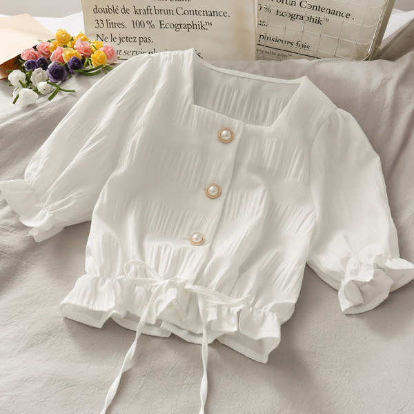 Cămașă de damă cu decolteu pătrat și nasturi perlați