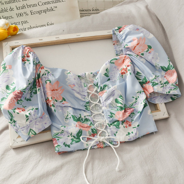 Bluză scurtă de damă, cu mâneci căzute și cravate