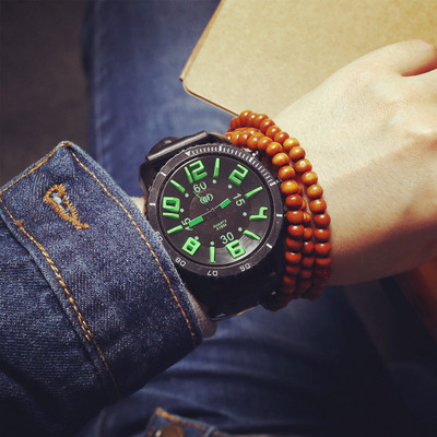 Ceas modern pentru bărbați, cu formă rotundă