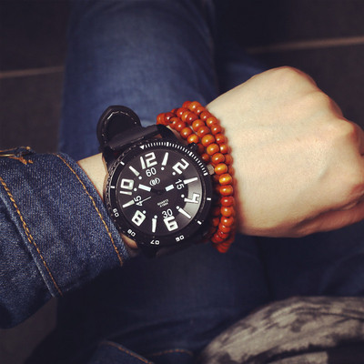 Ceas modern pentru bărbați, cu formă rotundă