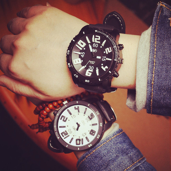 Ceas modern pentru bărbați, cu formă rotundă