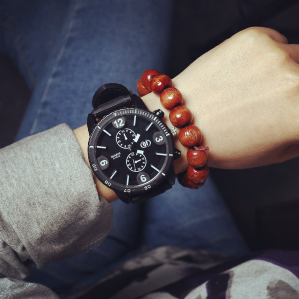 Ceas modern pentru bărbați, cu formă rotundă