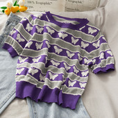 Bluză de damă din catifea cu decolteu oval și mâneci scurte