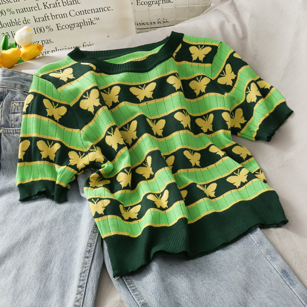 Bluză de damă din catifea cu decolteu oval și mâneci scurte