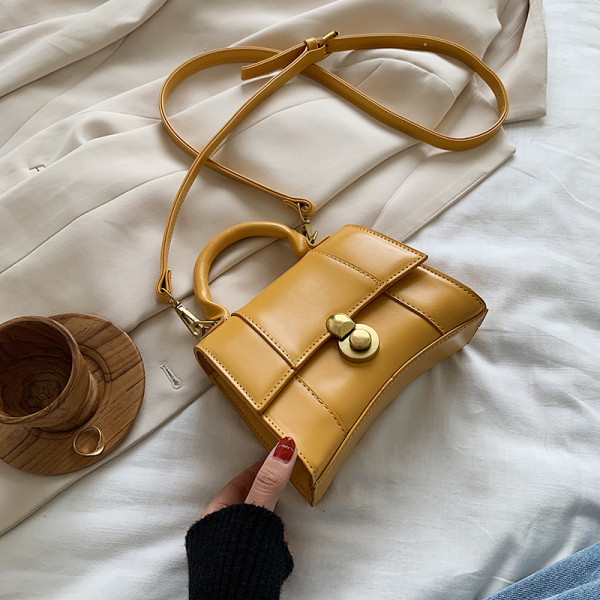 Geanta casual dama model simplu cu element metalic