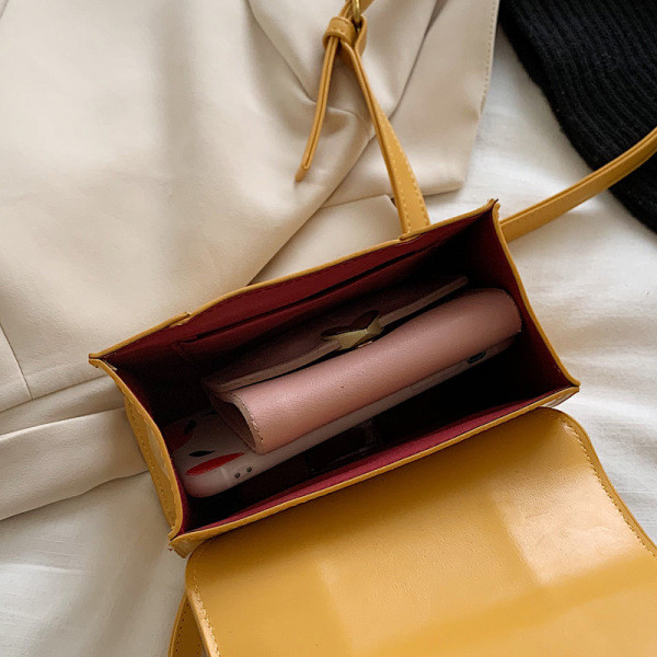 Geanta casual dama model simplu cu element metalic