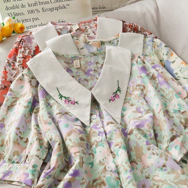 Cămașă de damă florală cu decolteu spitz și broderie