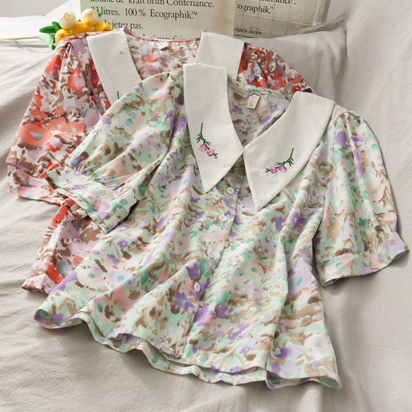 Cămașă de damă florală cu decolteu spitz și broderie