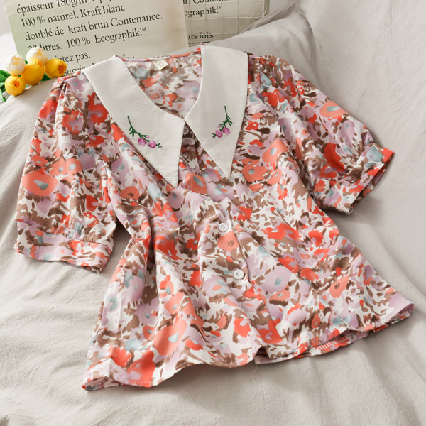 Cămașă de damă florală cu decolteu spitz și broderie