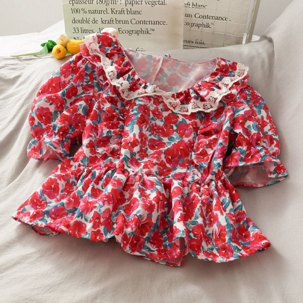 Bluză de damă retro cu imprimeu floral și elemente din dantelă