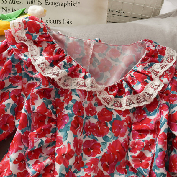 Bluză de damă retro cu imprimeu floral și elemente din dantelă