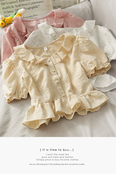 Retro női blúz rövid ujjal és fürtökkel