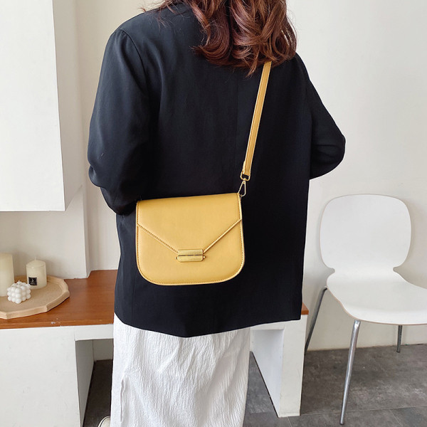 Geanta de dama de zi cu zi cu model uni cu elemente metalice