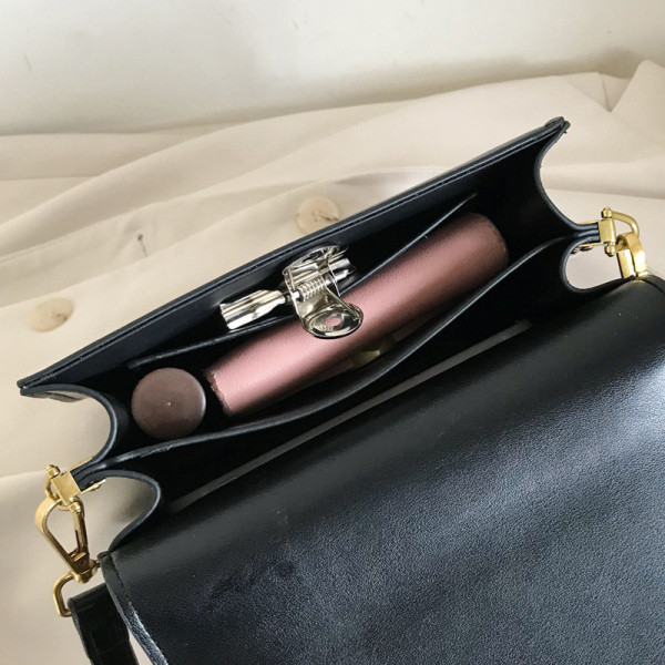 Geanta de dama de zi cu zi cu model uni cu elemente metalice