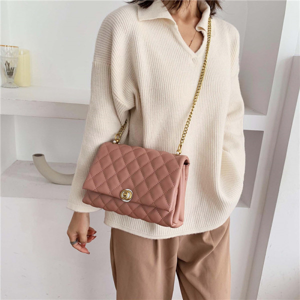 Geanta de dama moderna cu maner lung si element metalic