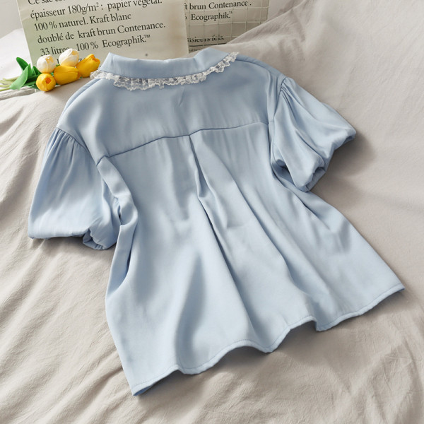 Cămașă de damă cu guler clasic și elemente din dantelă