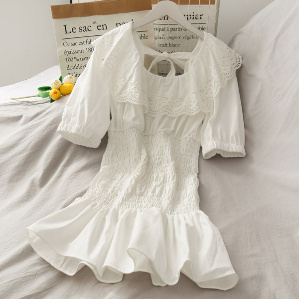 Moodne naiste lipsudega kleit - lõikega mudel