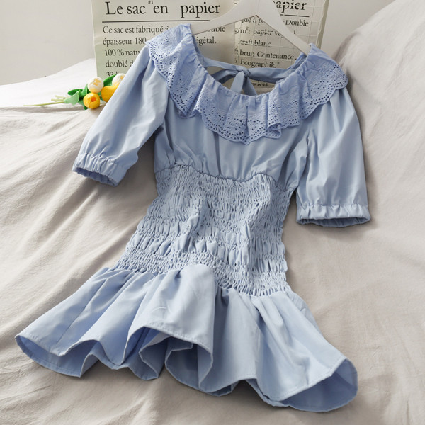 Moodne naiste lipsudega kleit - lõikega mudel