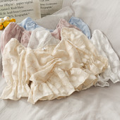 Naiste pluus spitsikaelusega ja 3/4 varrukatega