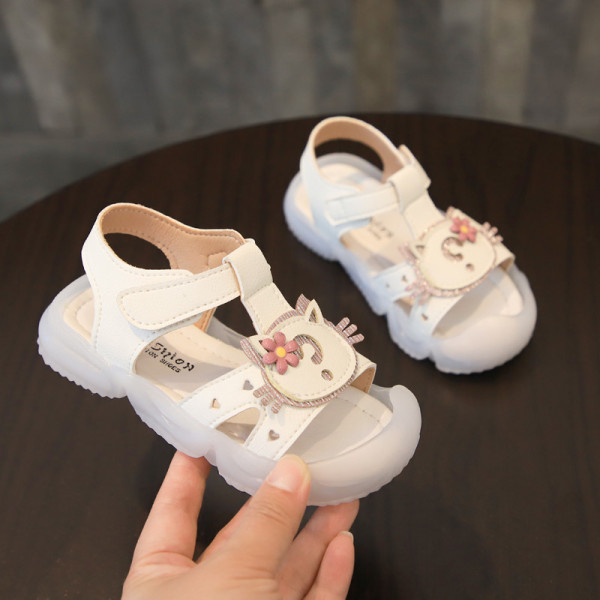 Model nou de sandale pentru copii cu element 3D pentru fete