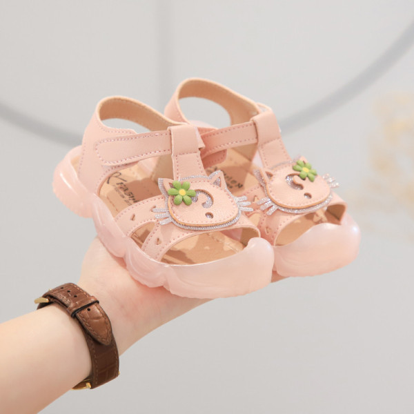 Model nou de sandale pentru copii cu element 3D pentru fete