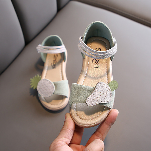 Sandale pentru copii actuale cu element 3D pentru fete