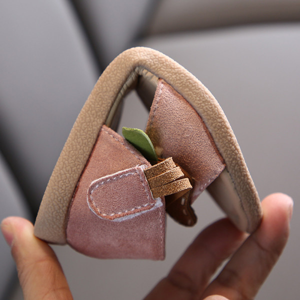 Sandale pentru copii actuale cu element 3D pentru fete