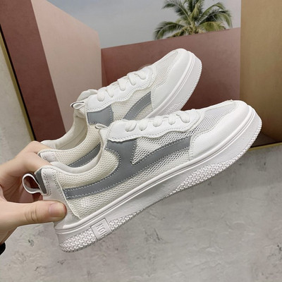 Aktuális női tornacipő lapos talppal és hálóval