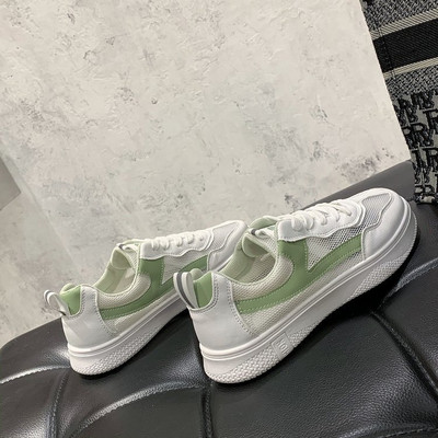 Aktuális női tornacipő lapos talppal és hálóval