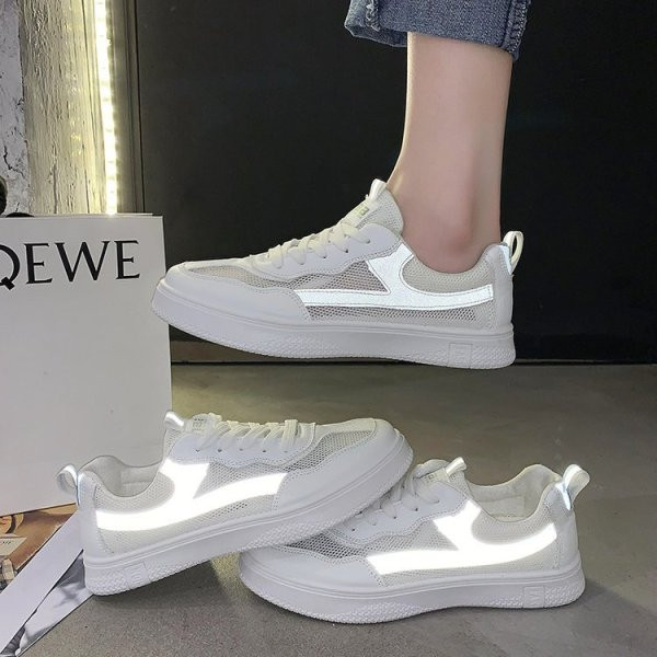 Aktuális női tornacipő lapos talppal és hálóval