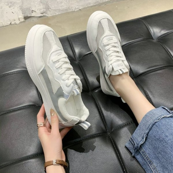 Aktuális női tornacipő lapos talppal és hálóval