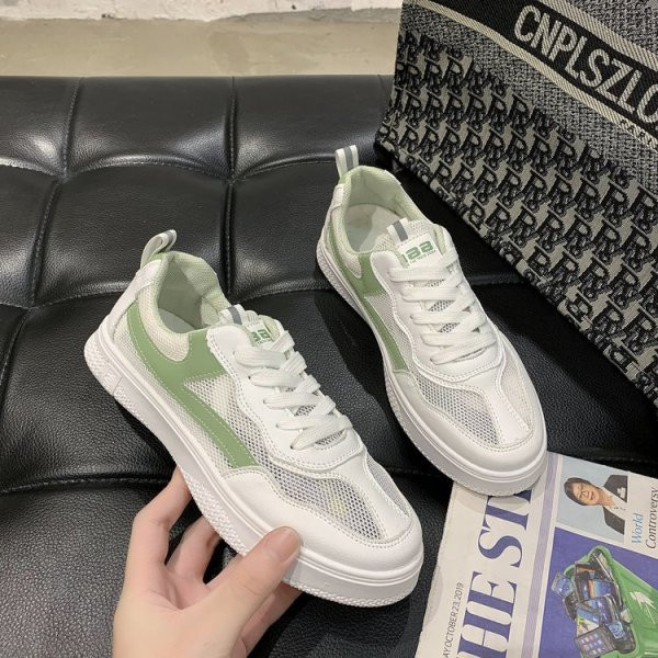 Aktuális női tornacipő lapos talppal és hálóval