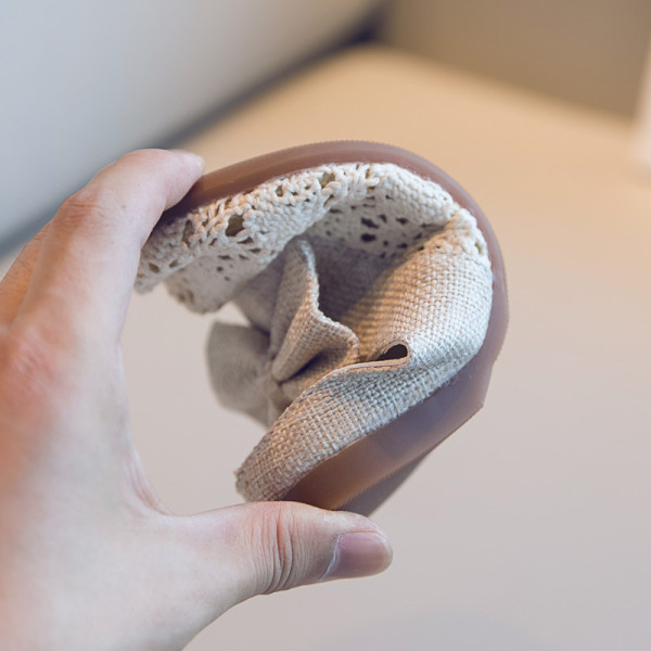 Modern, szalagos gyerekpapucs lányoknak