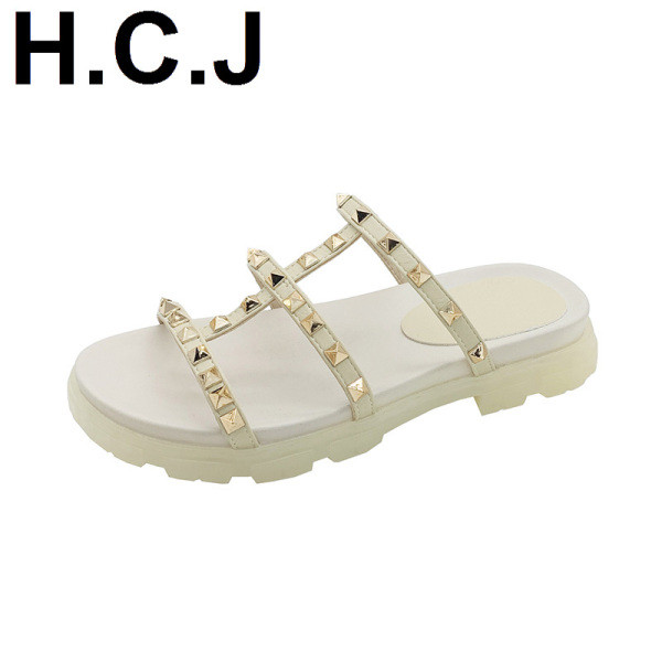 Női alkalmi papucs fém szegecsekkel