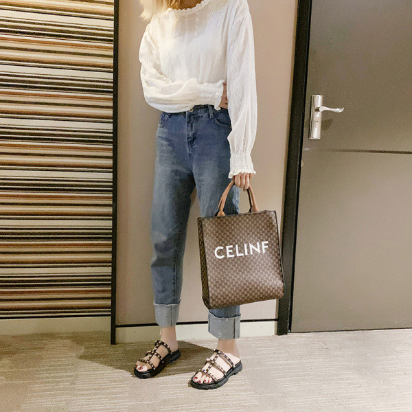 Női alkalmi papucs fém szegecsekkel