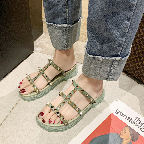 Női alkalmi papucs fém szegecsekkel