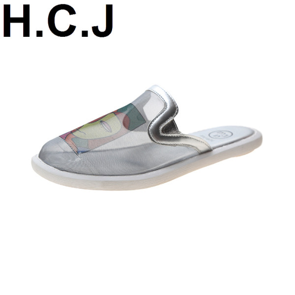 Model nou de papuci de dama cu talpa plata si aplicatie colorata