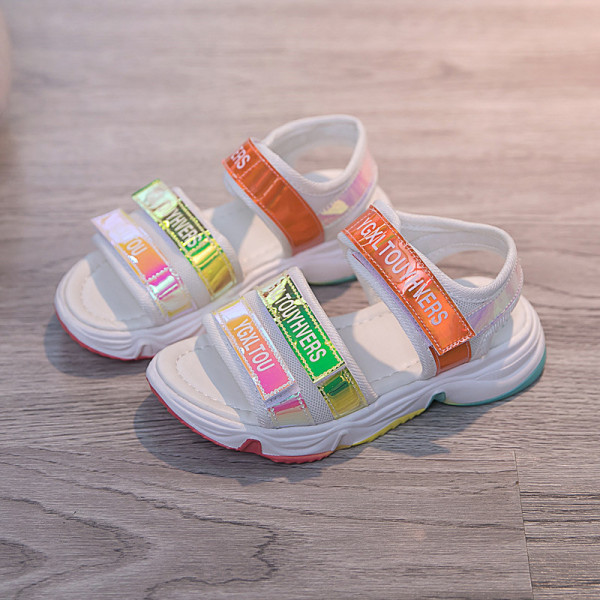 Sandale pentru copii actuale cu inscripții pentru fete