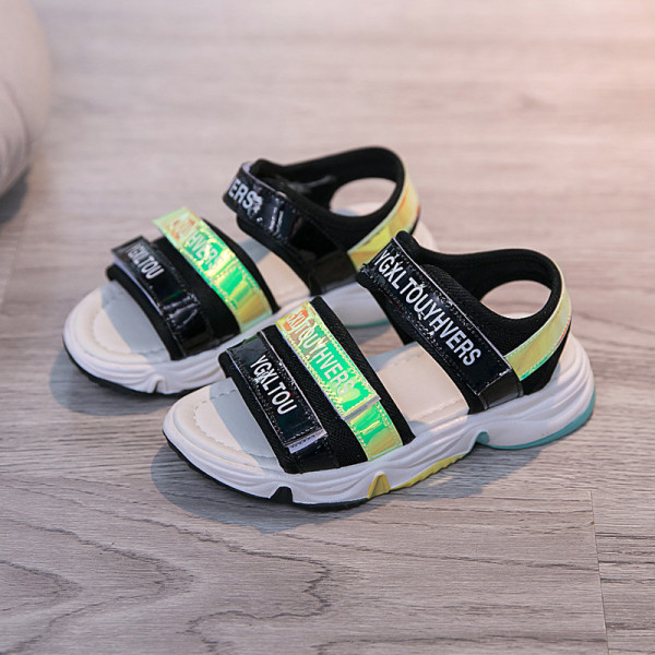 Sandale pentru copii actuale cu inscripții pentru fete
