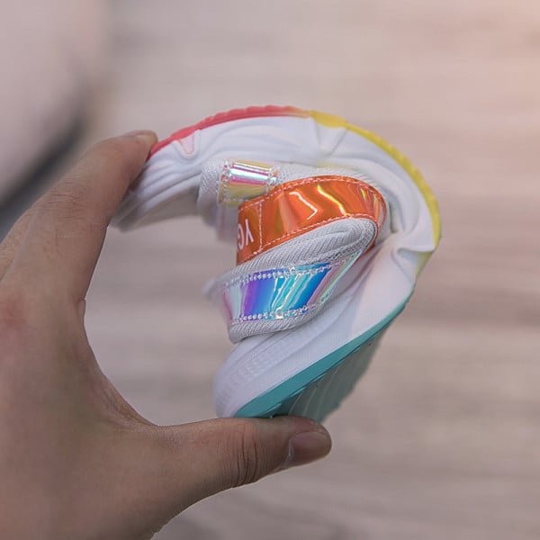 Sandale pentru copii actuale cu inscripții pentru fete