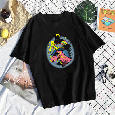 Tricou de damă modern cu aplicare de culoare a unui unicorn