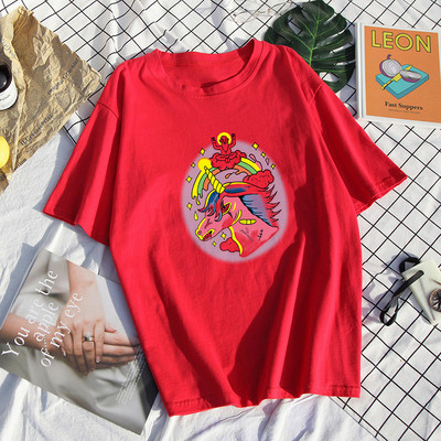 Tricou de damă modern cu aplicare de culoare a unui unicorn