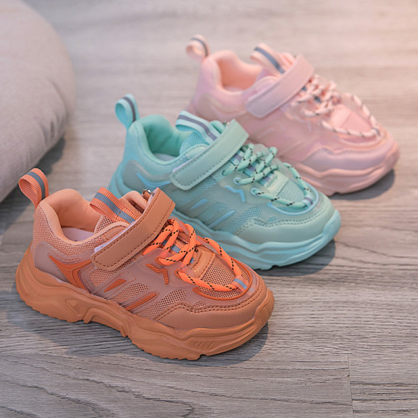 Lihtsad lipsude ja kleebistega laste tossud tüdrukutele ja poistele