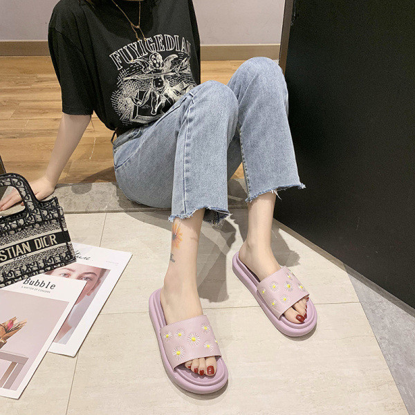 Alkalmi női gumipapucs színes hímzéssel